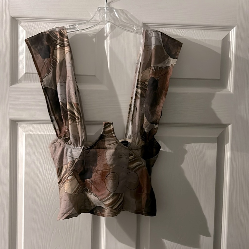 Prettylittlething - Beige woven abstract, print crossover zip